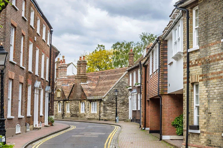 Choosing a qualified Surveyor Islington with expert tips for property 